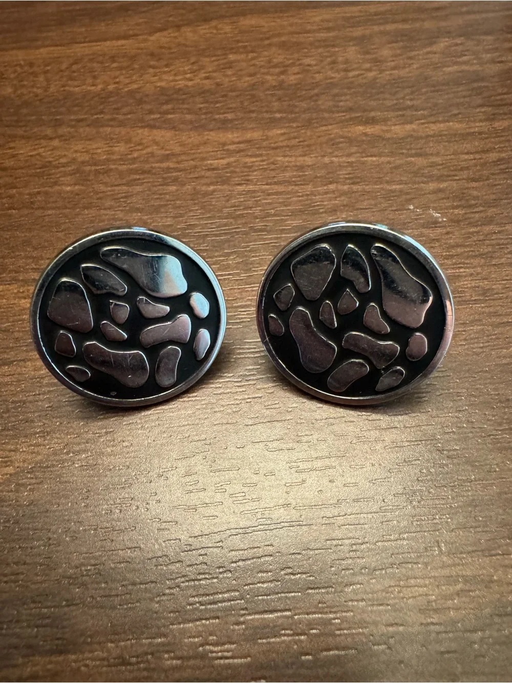 Vintage SWANK Black and Silver Round Abstract Cuff Links